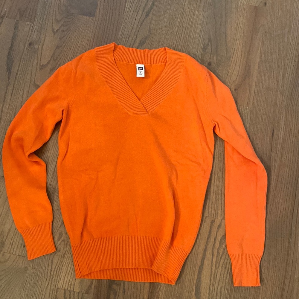 Gap sweater